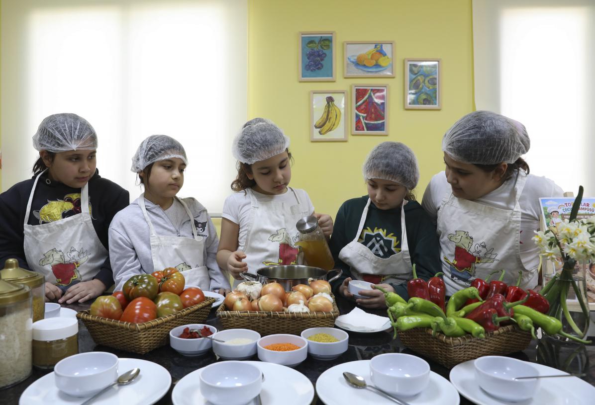Mersin Büyükşehir'in Mutfak Atölyesi Çocuklara Yeni Beceriler Kazandırıyor