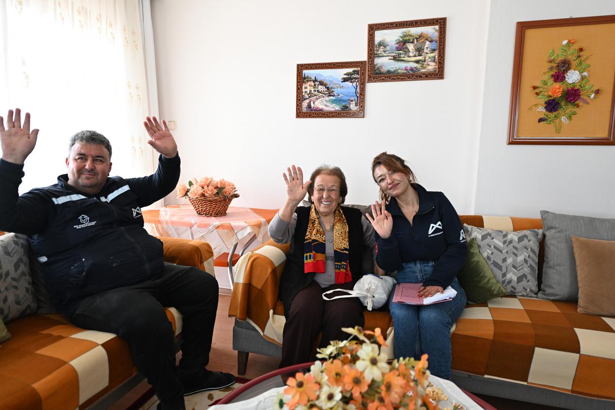 Mersin Büyükşehir, “Yaşlı Destek Hizmetleri ” ile Yaş Almışların Evinde Bir Ses Oluyor