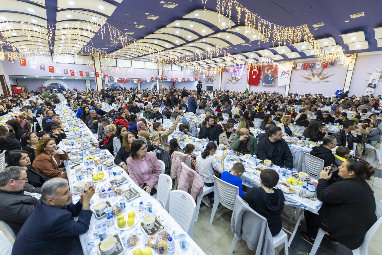 Başkan Seçer ve Meral Seçer, Anamurlu Yurttaşlarla İftar Sofrasında Buluştu