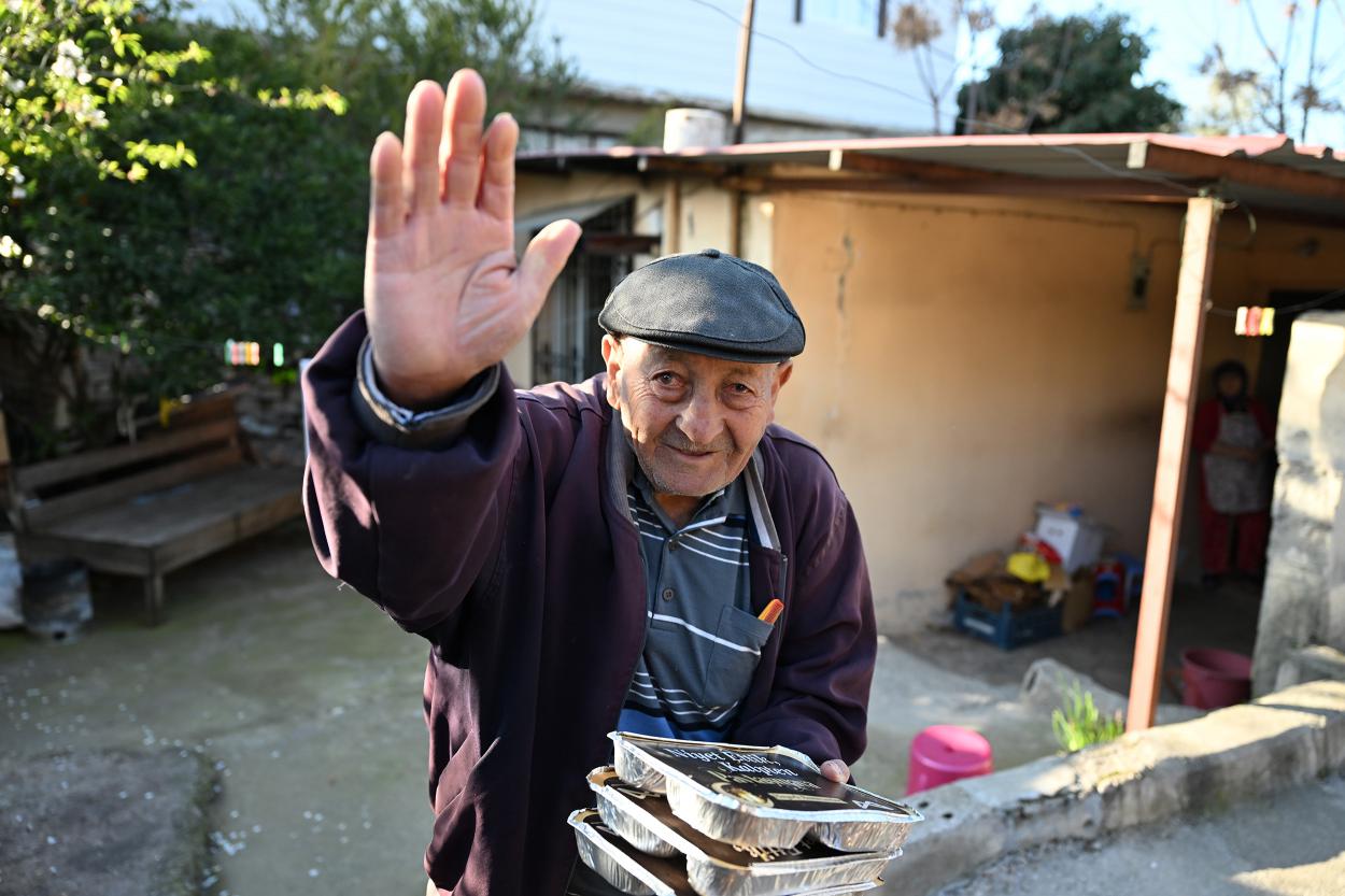 Mersin Büyükşehir Ramazan Ruhunu Sıcak Yemeklerle Yurttaşlara Taşıyor