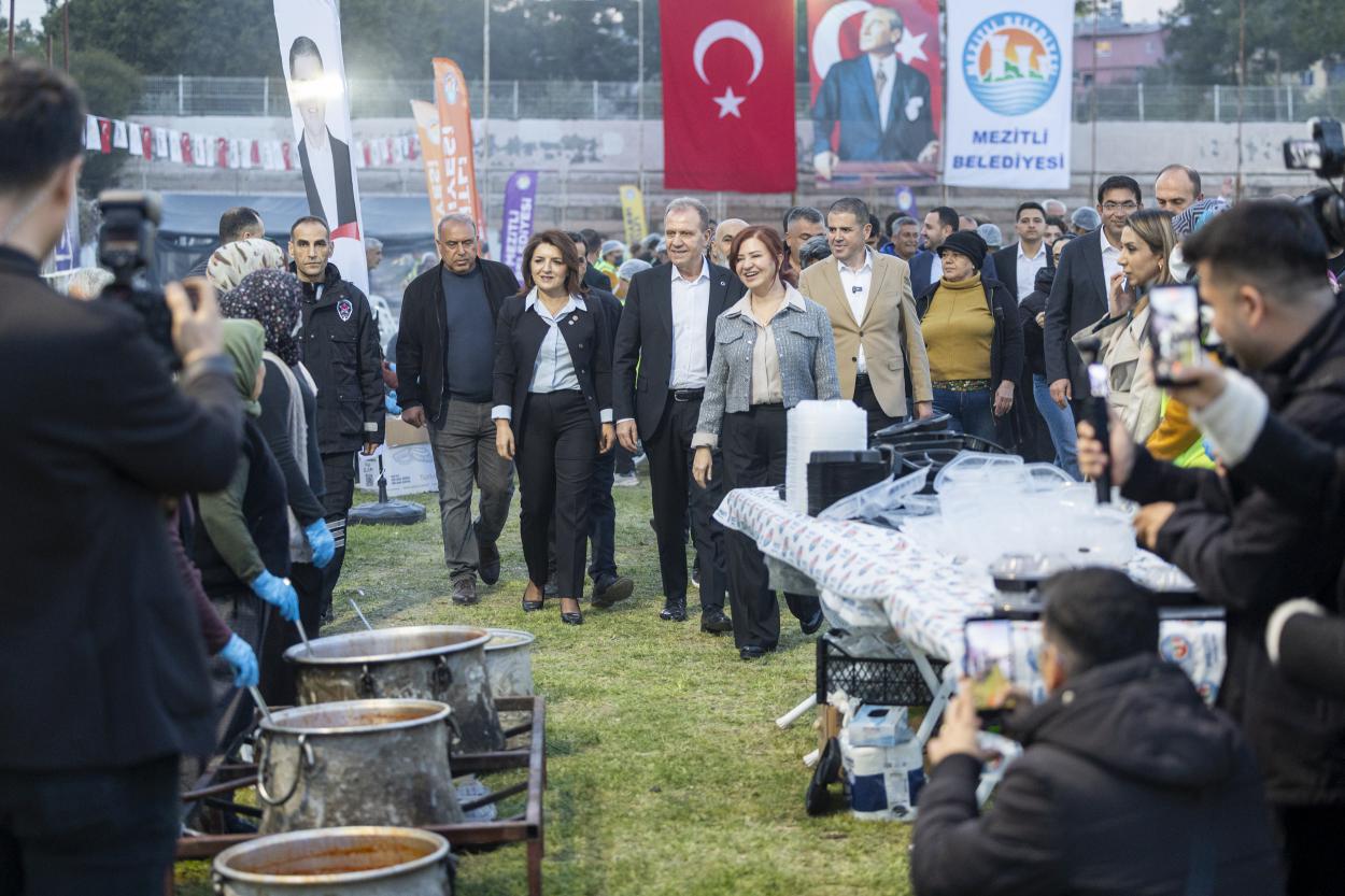 Seçer ve Meral Seçer Mezitli Belediyesi'nin İftar Programına Katıldı