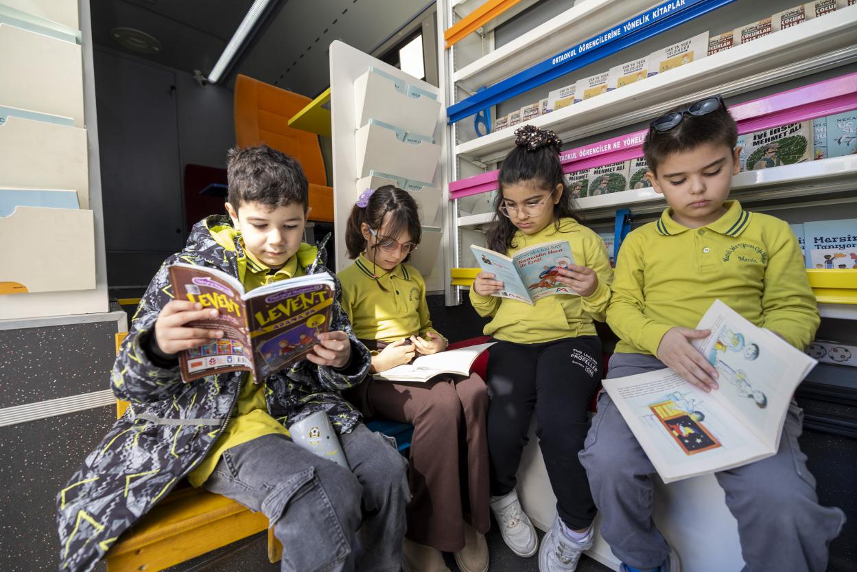 Büyükşehir ile Çocuklar Tiyatro’dan Kütüphane’ye Uzanan Güzel Bir Gün Geçirdi