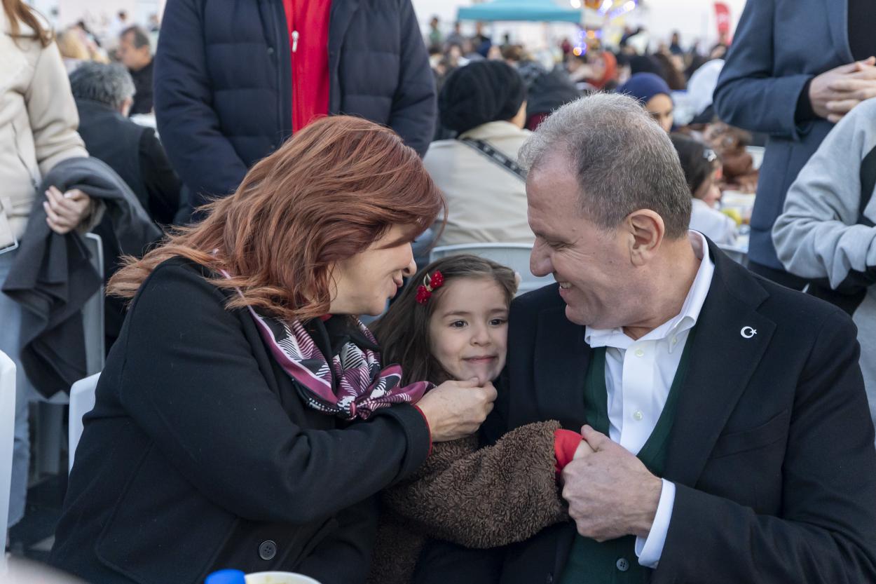 Başkan Seçer Ve Meral Seçer, Yenişehir'de İftar Ve Ramazan Şenlikleri'ne Katıldı