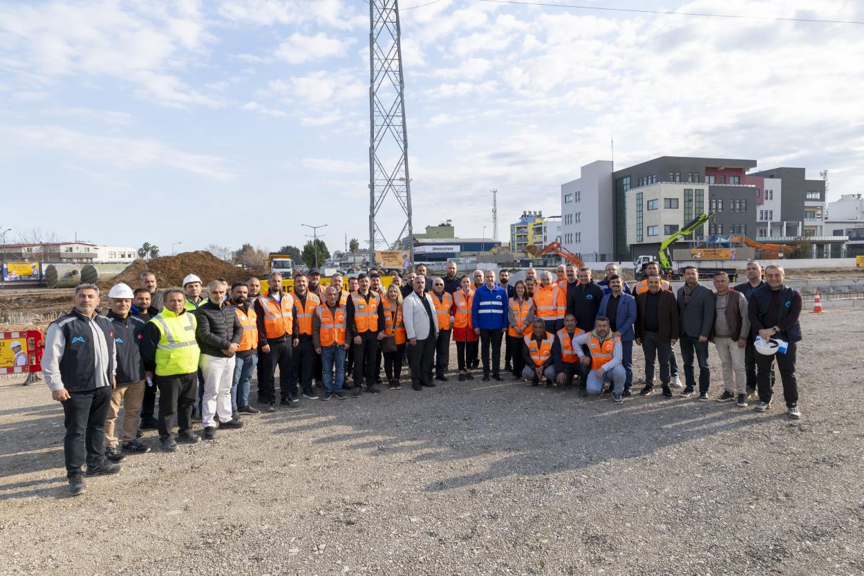 Başkan Seçer, Hal Katlı Kavşağı İnşaatında İncelemelerde Bulundu