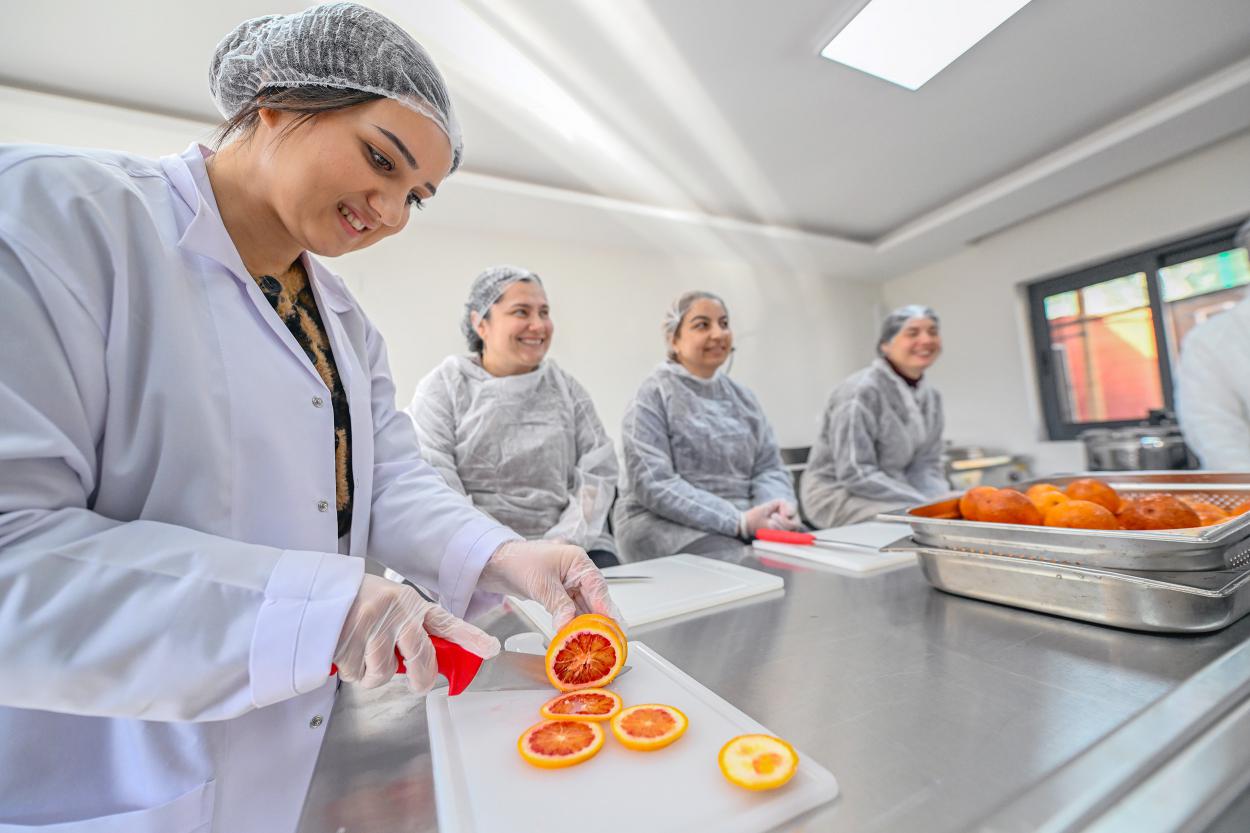 Mersin Büyükşehir Coğrafi İşaretli Kan Portakalı’nı Kadın Emeği ile Geleceğe Taşıyor