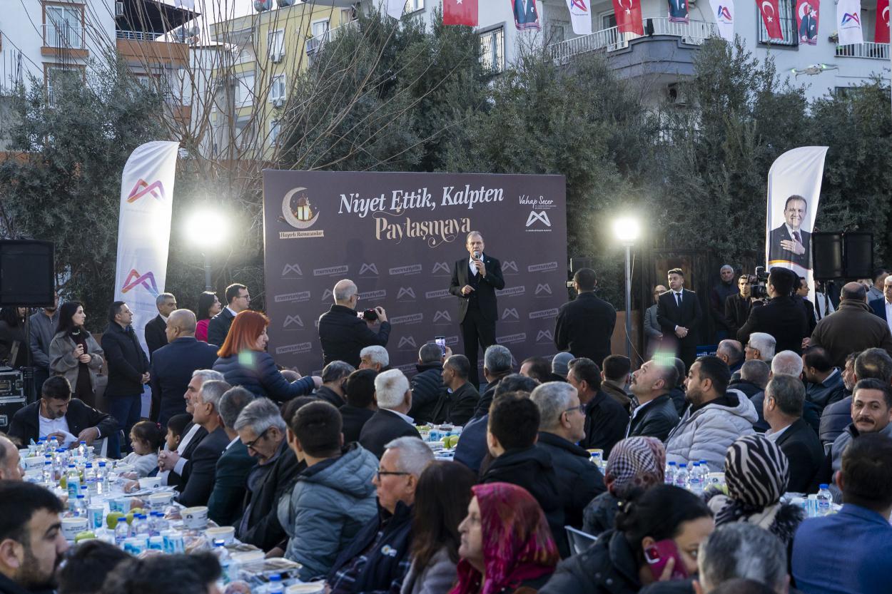 Başkan Seçer ile Meral Seçer İftarlarını Akdenizlilerle Gerçekleştirdi