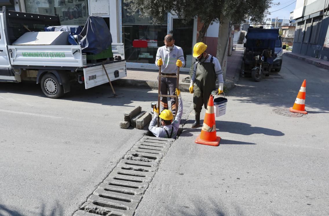 Mersin Büyükşehir’in İlaçlama Ekipleri Kent Genelinde Haşere Mücadelesini Sürdürüyor