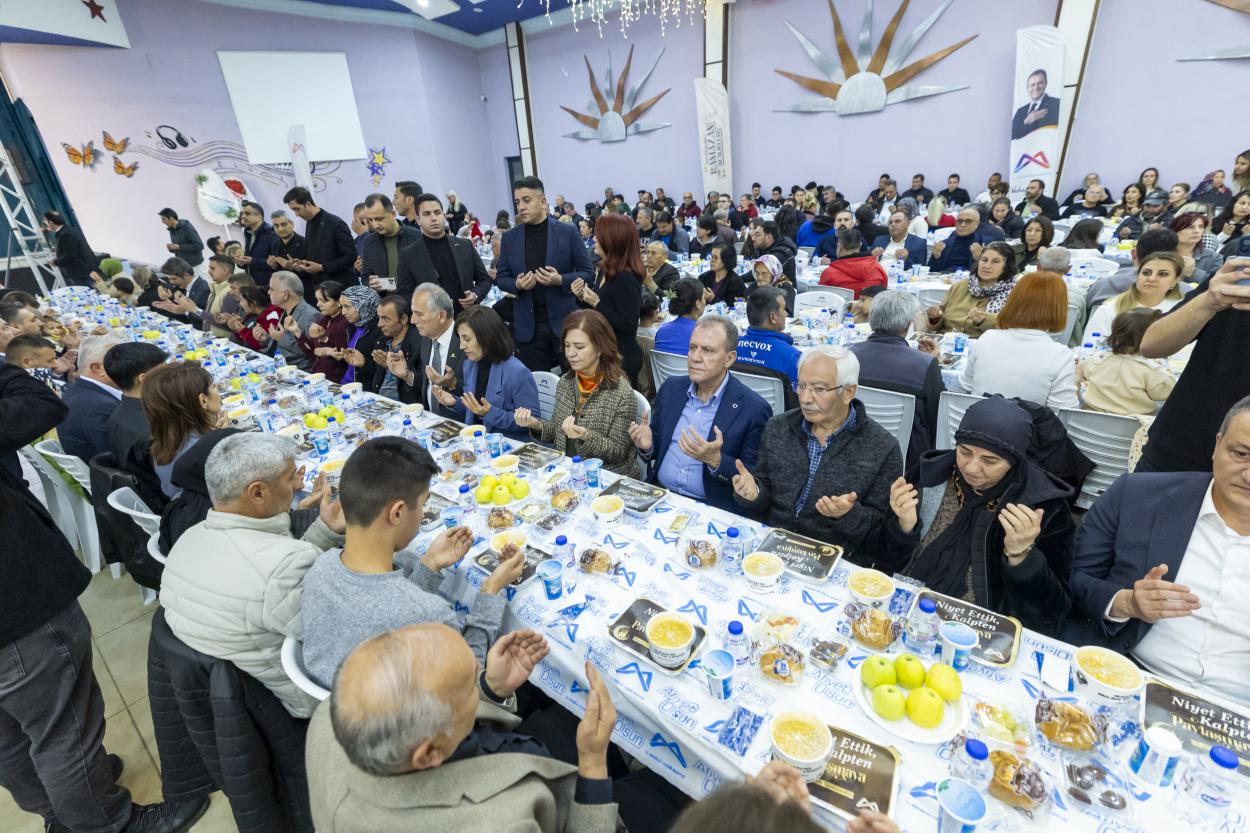 Başkan Seçer ve Meral Seçer, Anamurlu Yurttaşlarla İftar Sofrasında Buluştu