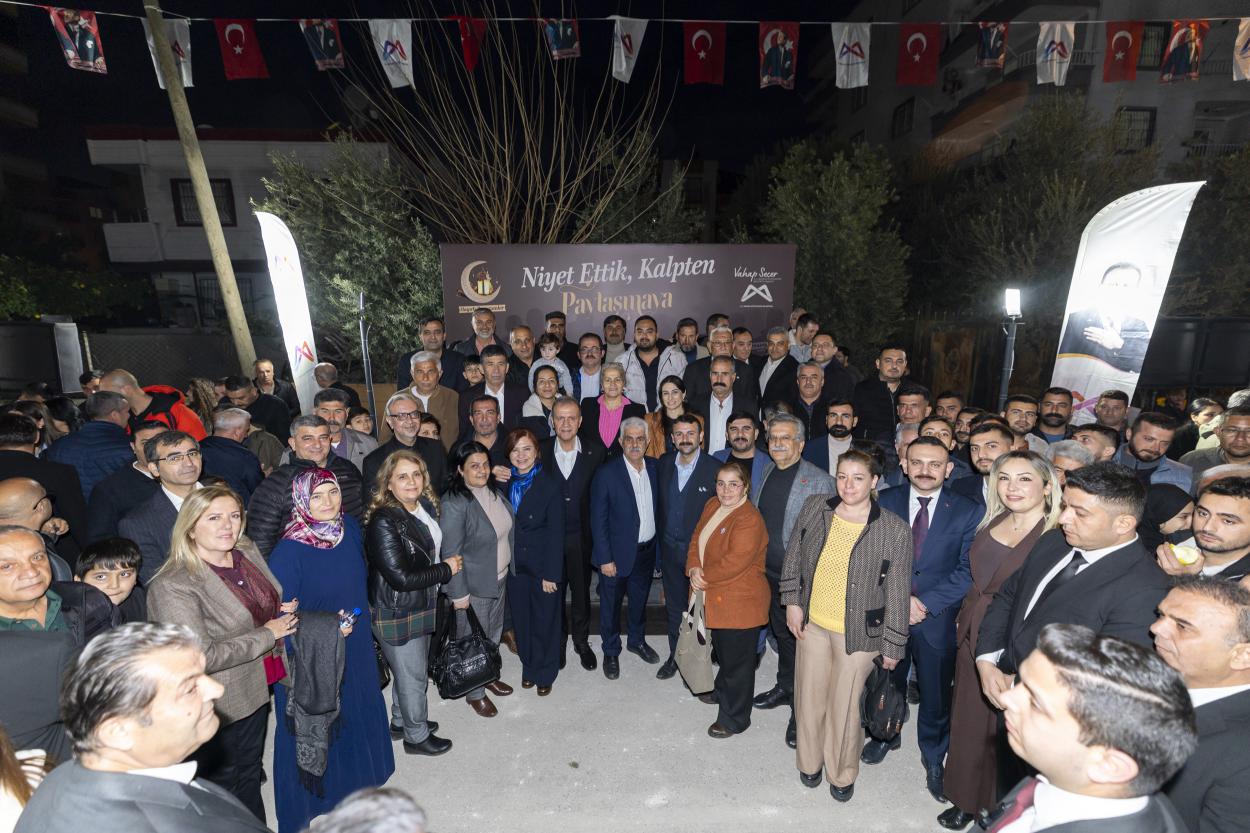 Başkan Seçer ile Meral Seçer İftarlarını Akdenizlilerle Gerçekleştirdi