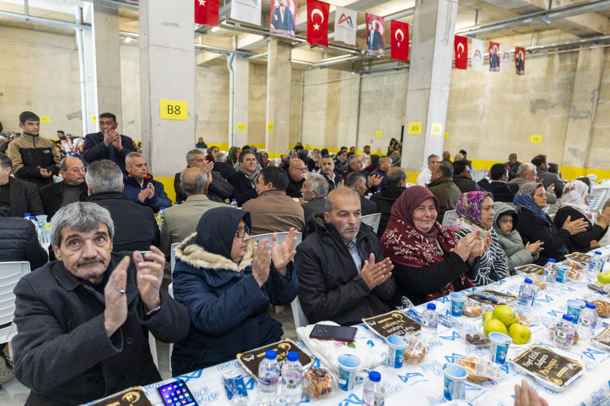 Başkan Seçer ve Meral Seçer Çamlıyayla’da İftar Sofrasında Yurttaşlarla Buluştu