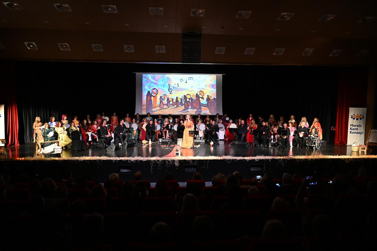 Mersin Büyükşehir’de Kadınların Sesi Ezgiler ve Danslarla Yükseldi