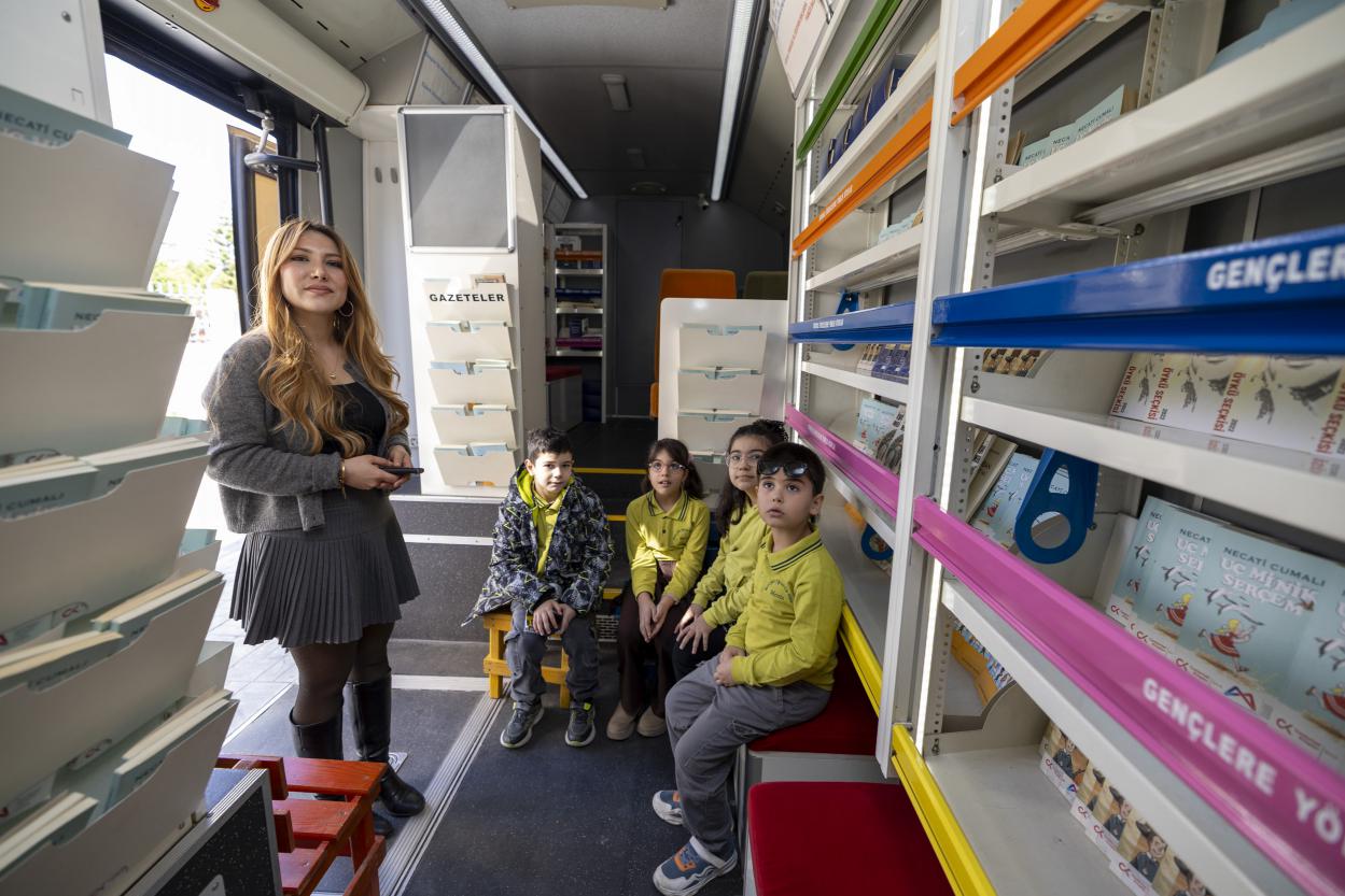 Büyükşehir ile Çocuklar Tiyatro’dan Kütüphane’ye Uzanan Güzel Bir Gün Geçirdi