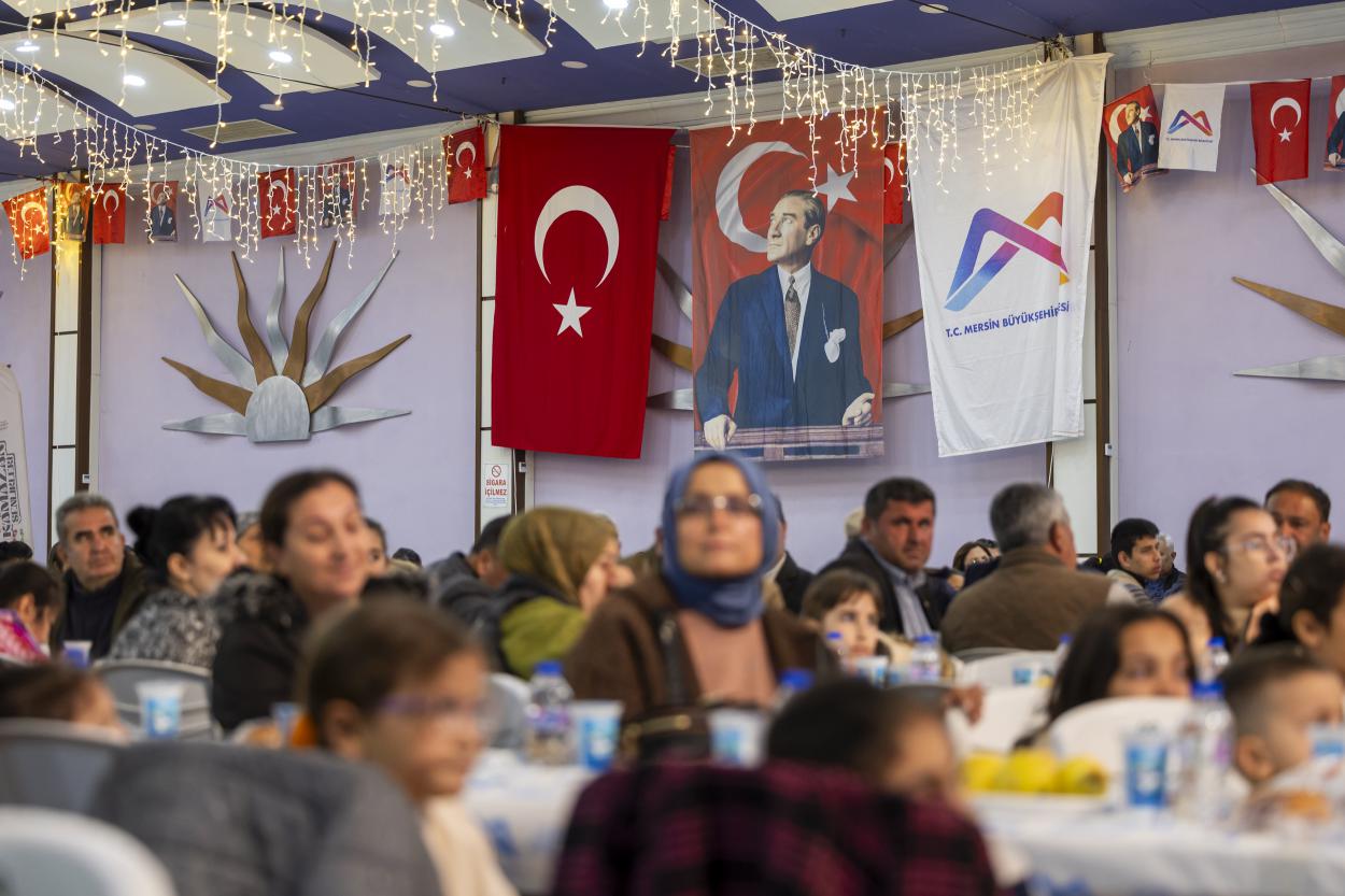 Başkan Seçer ve Meral Seçer, Anamurlu Yurttaşlarla İftar Sofrasında Buluştu