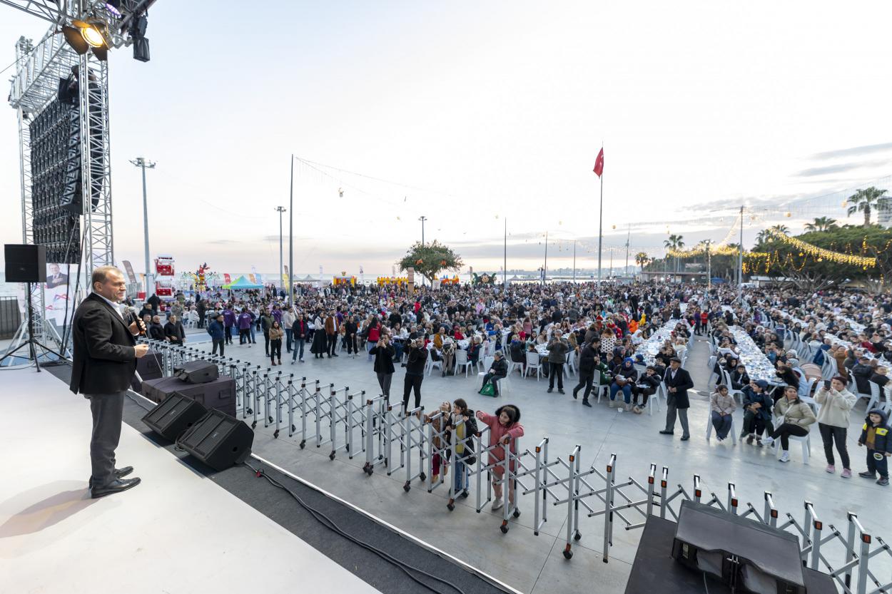 Başkan Seçer Ve Meral Seçer, Yenişehir'de İftar Ve Ramazan Şenlikleri'ne Katıldı