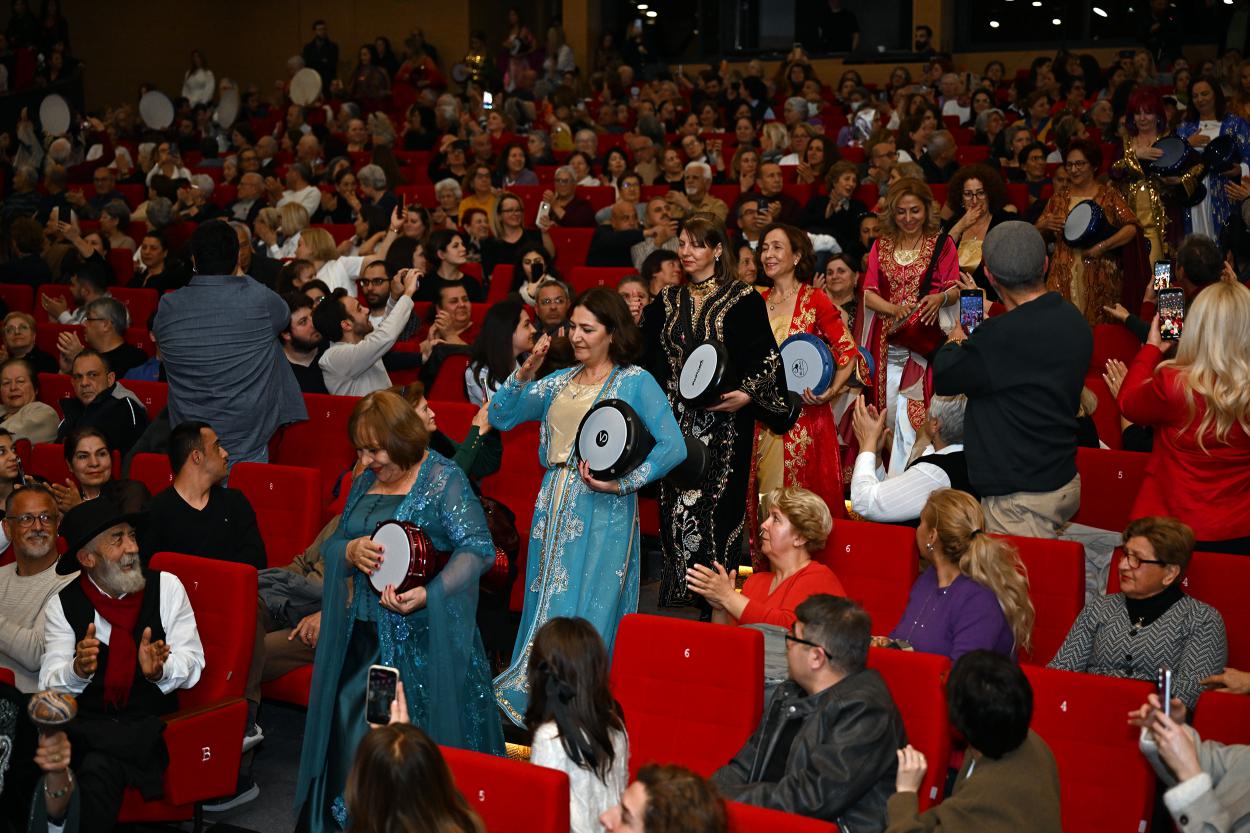 Mersin Büyükşehir’de Kadınların Sesi Ezgiler ve Danslarla Yükseldi