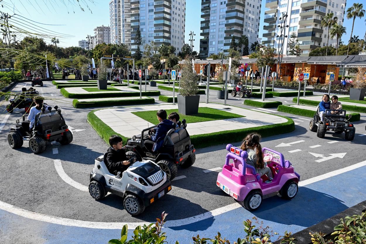 Çocukların Dünü, Bugünü, Yarını Büyükşehir'e Emanet