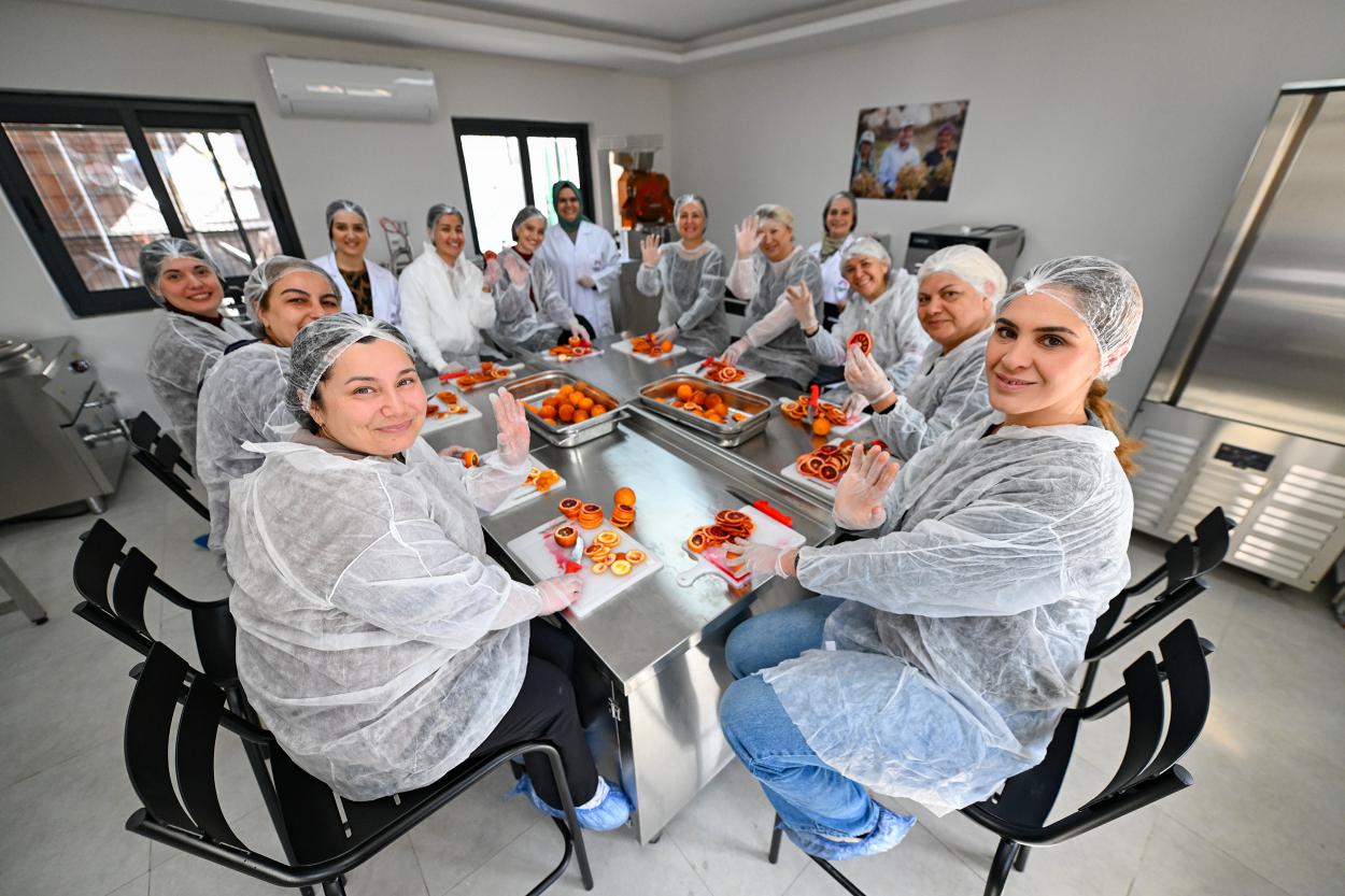 Mersin Büyükşehir Coğrafi İşaretli Kan Portakalı’nı Kadın Emeği ile Geleceğe Taşıyor