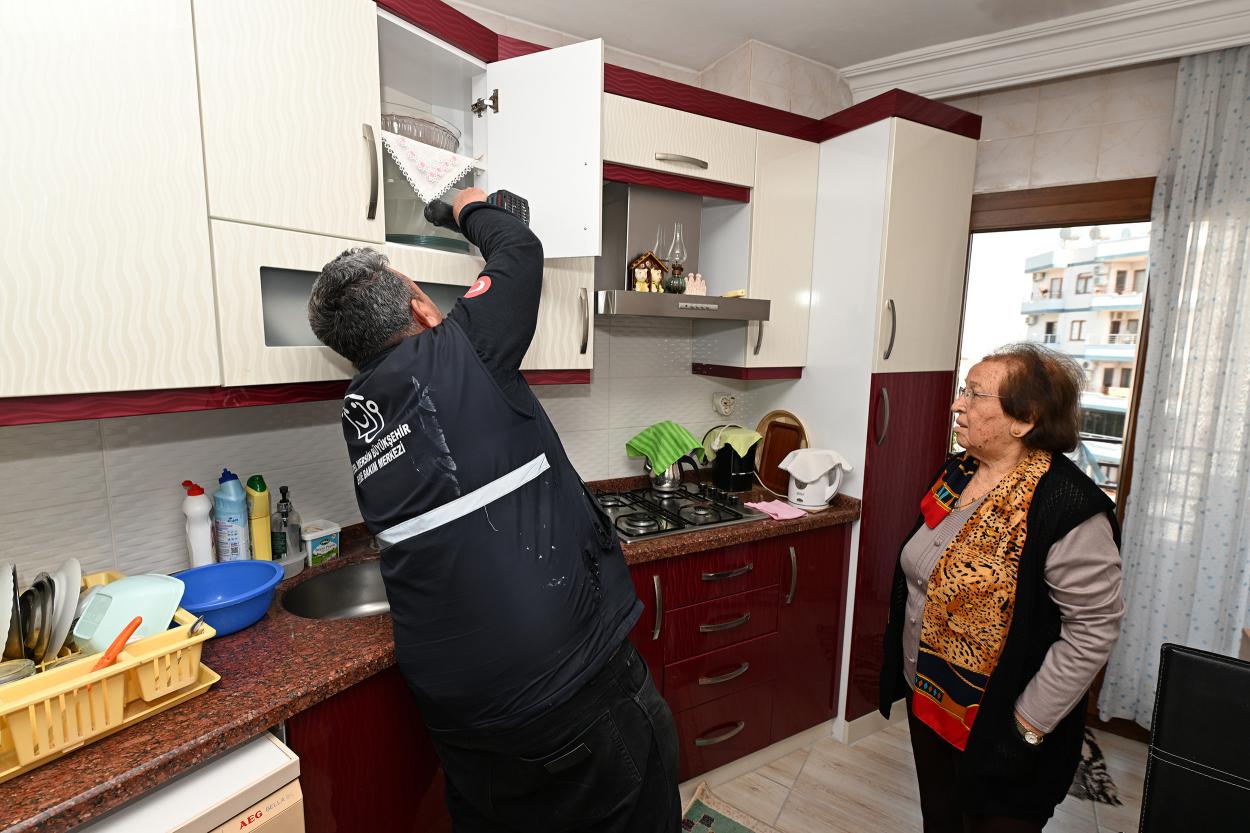 Mersin Büyükşehir, “Yaşlı Destek Hizmetleri ” ile Yaş Almışların Evinde Bir Ses Oluyor