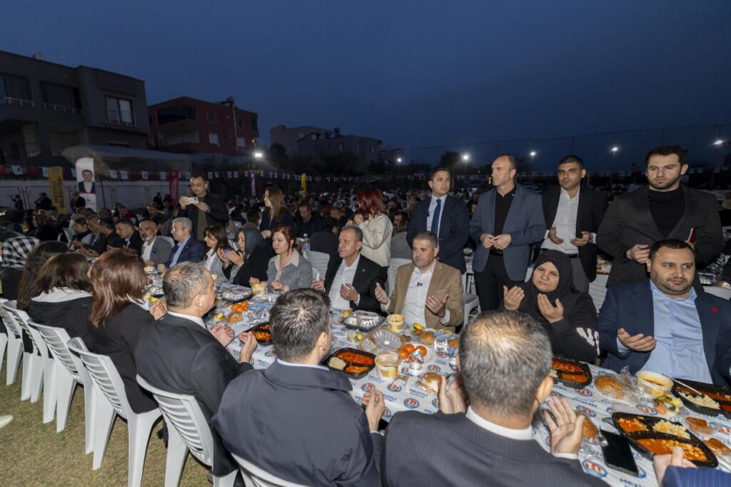 Seçer ve Meral Seçer Mezitli Belediyesi’nin İftar Programına Katıldı