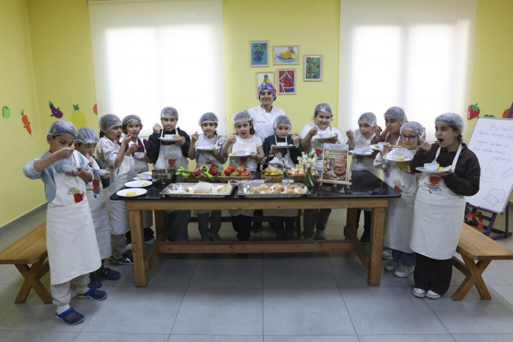 Mersin Büyükşehir’in Mutfak Atölyesi Çocuklara Yeni Beceriler Kazandırıyor