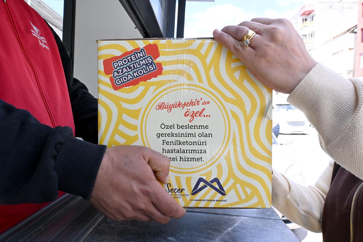 Mersin Büyükşehir’in Fenilketonüri Hastalarına Gıda Kolisi Desteği Sürüyor