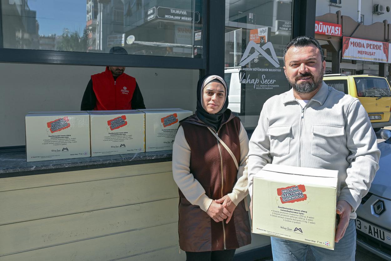 Mersin Büyükşehir’in Fenilketonüri Hastalarına Gıda Kolisi Desteği Sürüyor