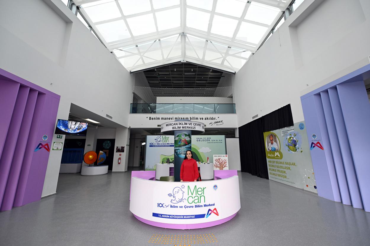 Mercan Bilim Merkezi’nde Yer Alan Planetaryum İle Çocuklar Evreni Keşfediyor