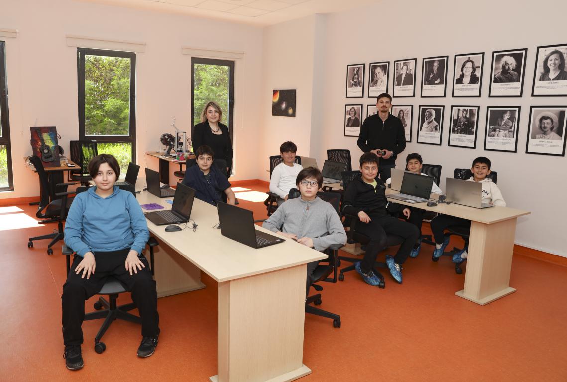 Mersin Büyükşehir Çocuklara Teknolojiyi Doğru Şekilde Kullanmayı Öğretiyor