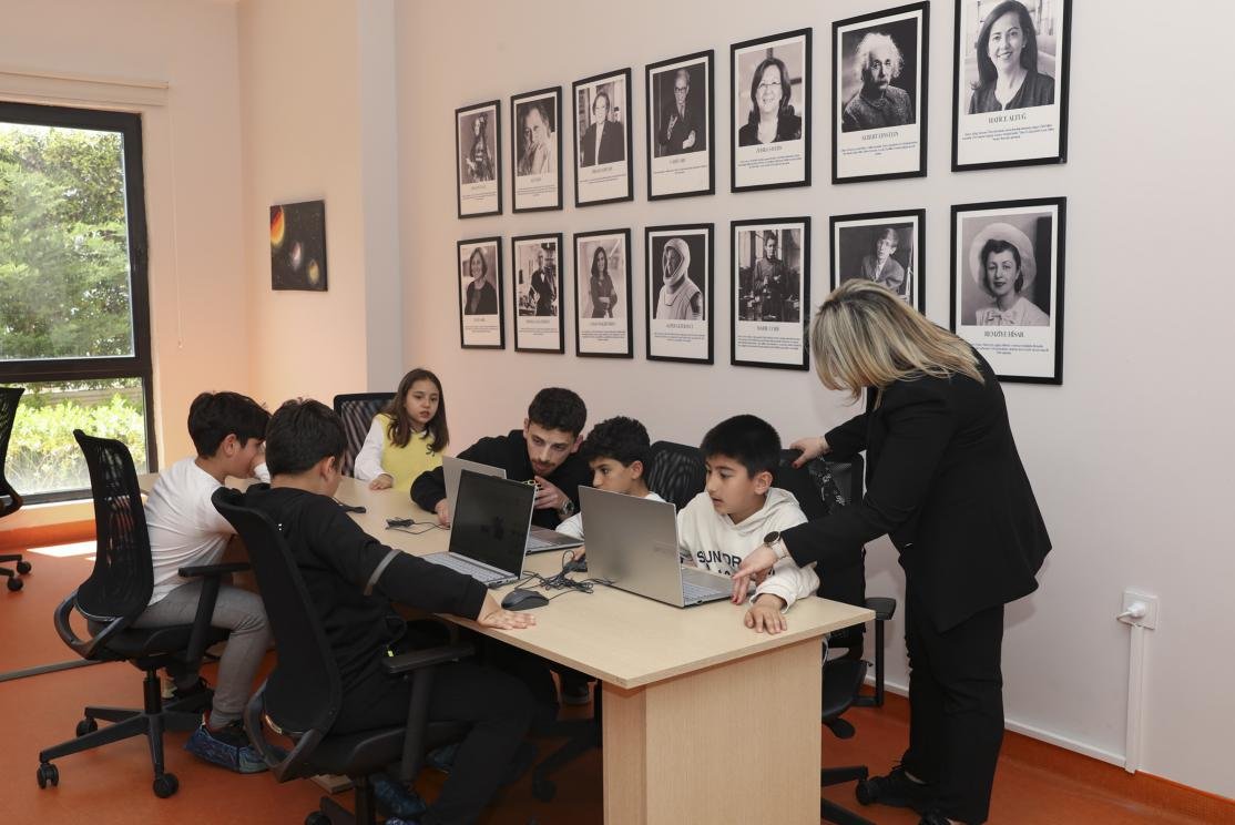 Mersin Büyükşehir Çocuklara Teknolojiyi Doğru Şekilde Kullanmayı Öğretiyor