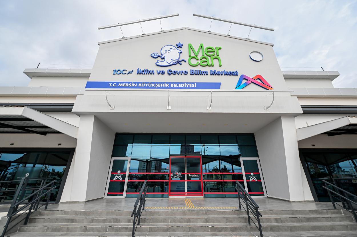 Mercan Bilim Merkezi’nde Yer Alan Planetaryum İle Çocuklar Evreni Keşfediyor