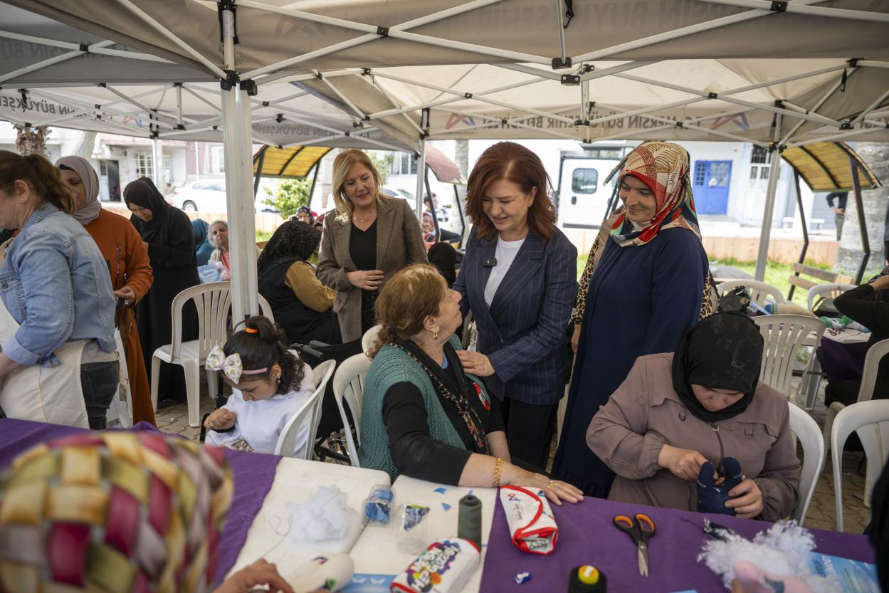 Mersin Büyükşehir’in ‘Evimiz Atölye’ Projesi İle Kadınlar Sosyalleşiyor, Üretiyor ve Kazanıyor