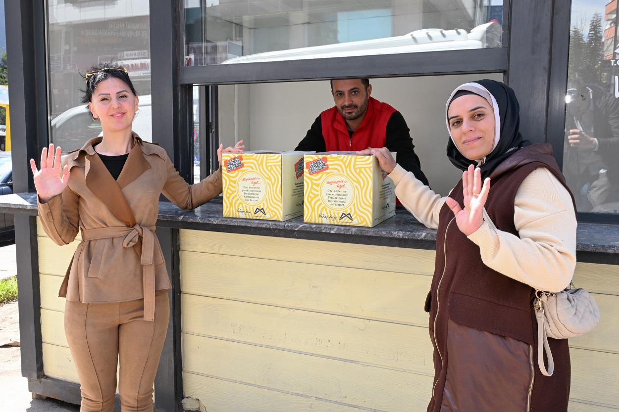 Mersin Büyükşehir’in Fenilketonüri Hastalarına Gıda Kolisi Desteği Sürüyor