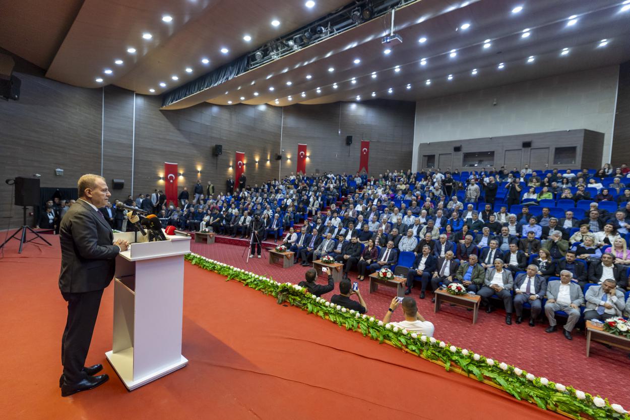 Başkan Seçer, Toroslar Belediyesi’nin 2. Hizmet Yılı Değerlendirme Programı’na Katıldı