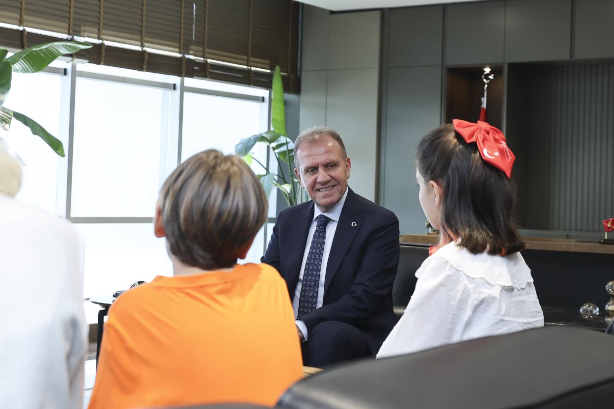 Öğrenciler, 23 Nisan Sevincini Başkan Seçer İle Paylaştı