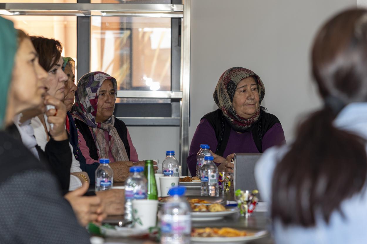 Mersin Büyükşehir’den Hamzabeyli Köyümüz Atölye’de Üretici Kadınlara “Gıda Okuryazarlığı Eğitimi”