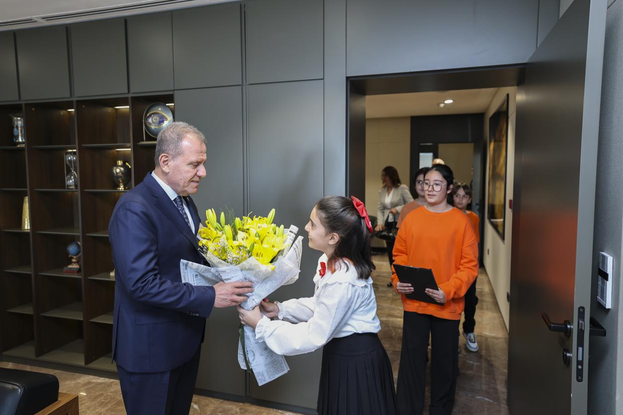 Öğrenciler, 23 Nisan Sevincini Başkan Seçer İle Paylaştı