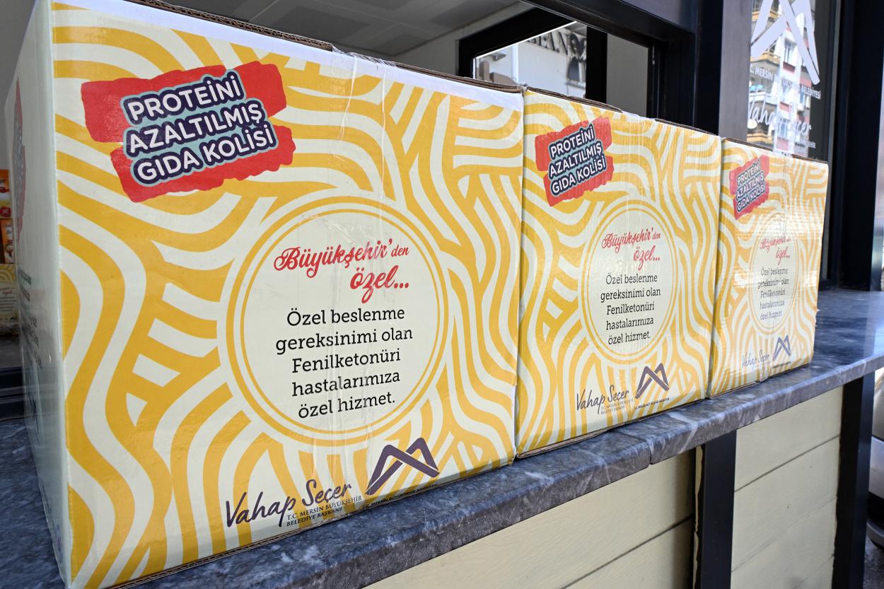 Mersin Büyükşehir’in Fenilketonüri Hastalarına Gıda Kolisi Desteği Sürüyor