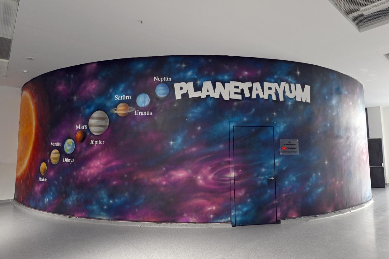Mercan Bilim Merkezi’nde Yer Alan Planetaryum İle Çocuklar Evreni Keşfediyor