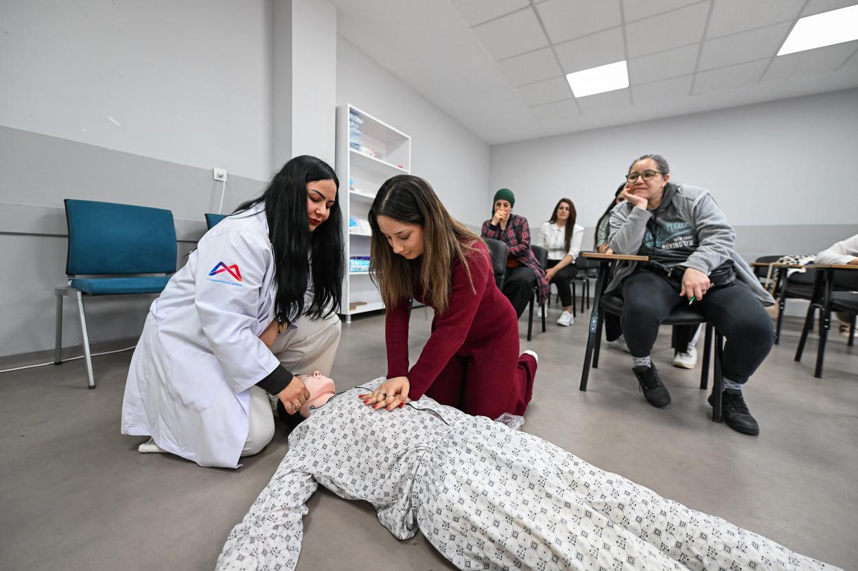 Mersin Büyükşehir Belediyesi’nin Ücretsiz Kursları İstihdamın Yolunu Açıyor