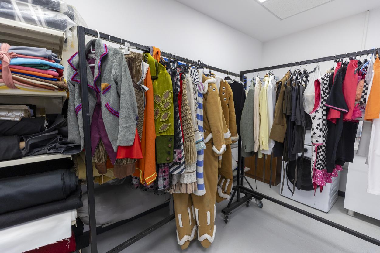 Mersin Şehir Tiyatrosu’nda Kostümler Usta Ellerde Hayat Buluyor