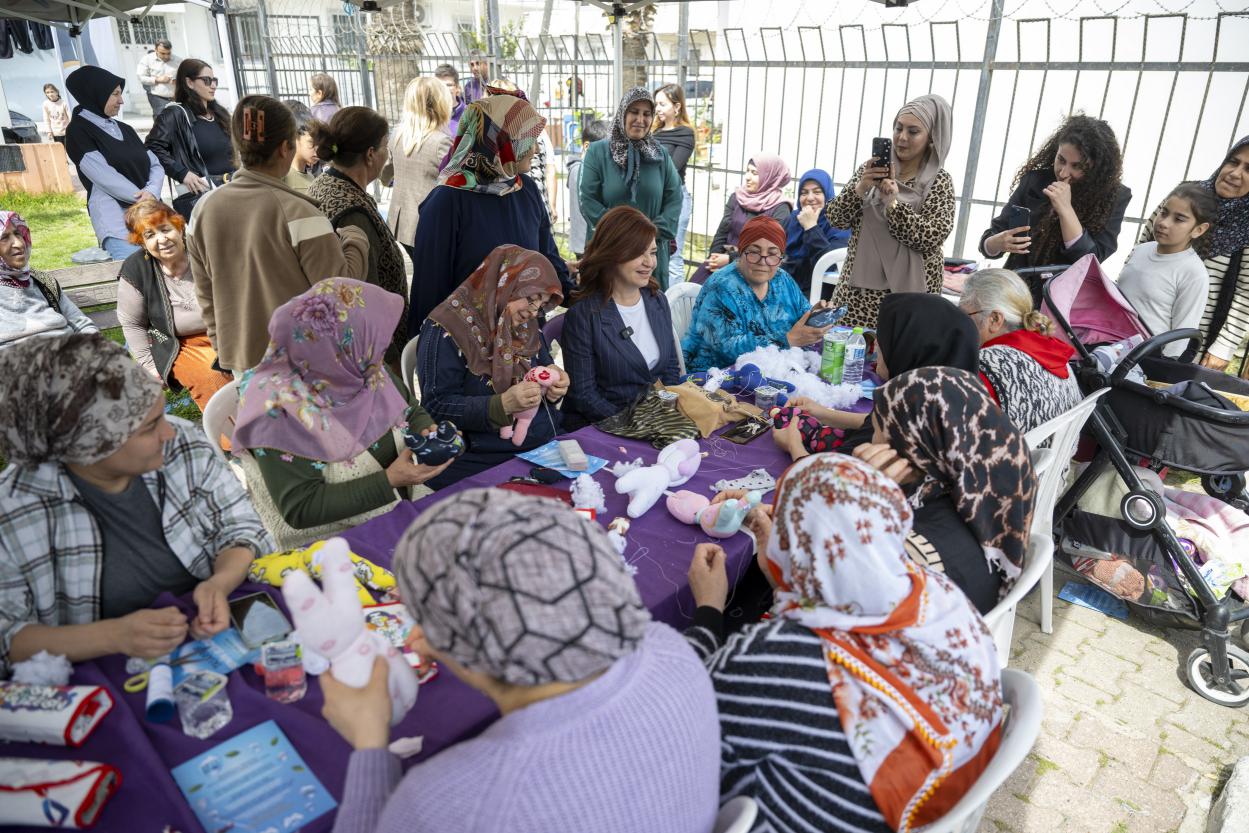 Mersin Büyükşehir’in ‘Evimiz Atölye’ Projesi İle Kadınlar Sosyalleşiyor, Üretiyor ve Kazanıyor