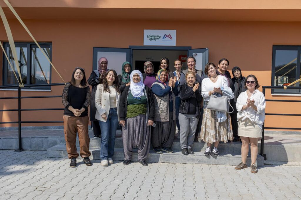 Mersin Büyükşehir’den Hamzabeyli Köyümüz Atölye’de Üretici Kadınlara “Gıda Okuryazarlığı Eğitimi”