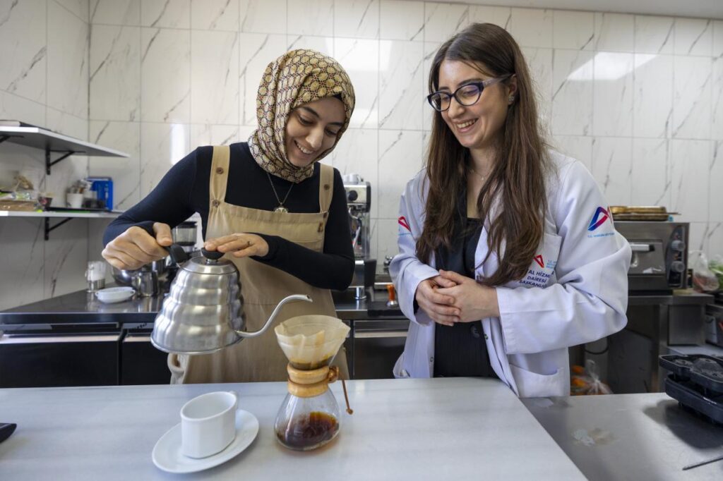 Mersin Büyükşehir’den Kahve Tutkunlarını Sevindiren Eğitim: ‘Kahve Yapımı ve Sunumu’