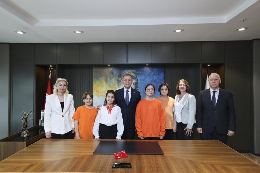 Öğrenciler, 23 Nisan Sevincini Başkan Seçer İle Paylaştı