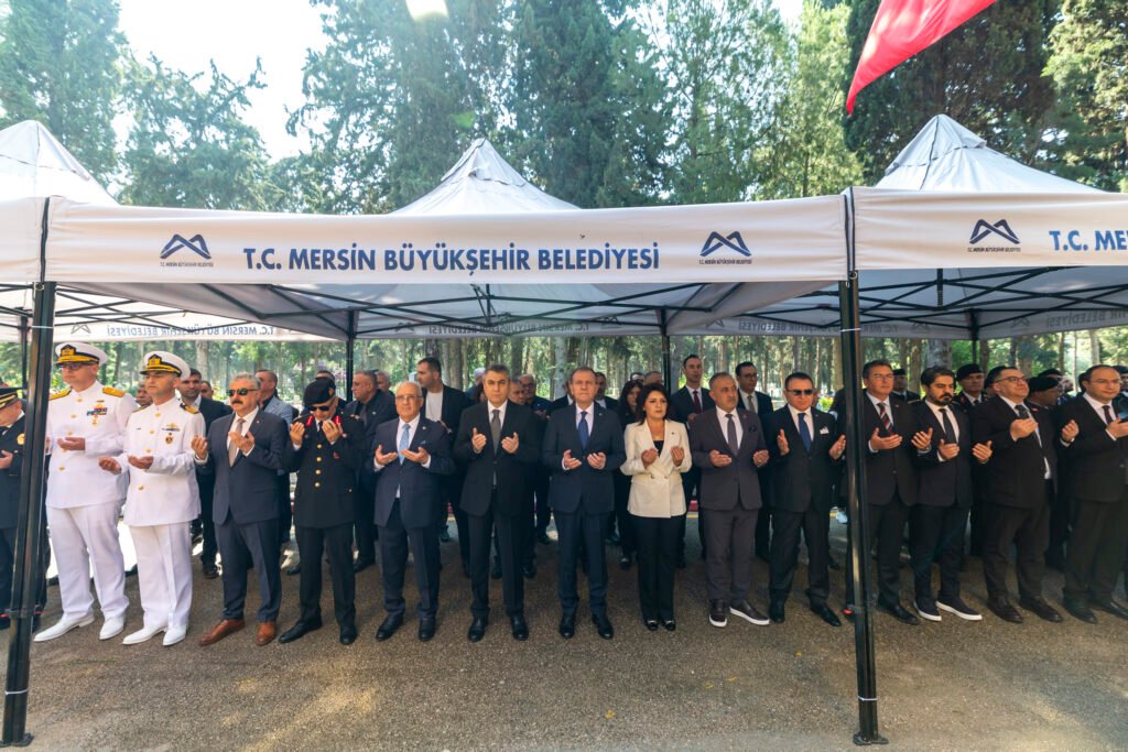 Başkan Seçer, Kurban Bayramı Arifesinde Şehitliği Ziyaret Etti ve Kent Protokolü İle Bayramlaştı